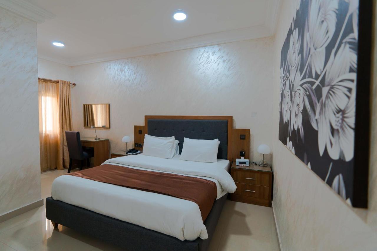 Phoenicia Suites Wupa Exterior foto