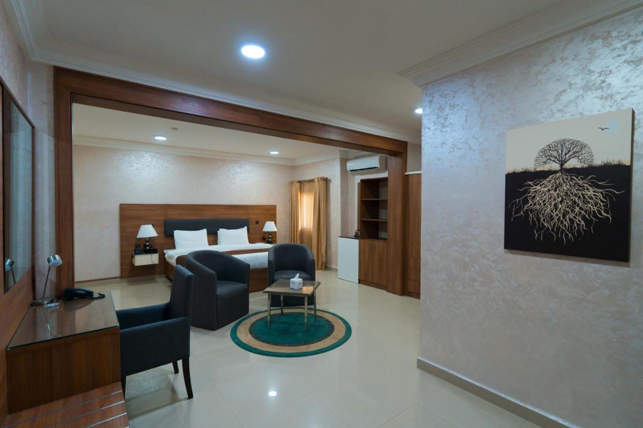 Phoenicia Suites Wupa Exterior foto
